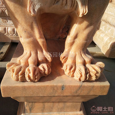 曲陽縣匯磊石材雕刻廠 匠心傳承，石獅獻瑞——定制晚霞紅石雕蹲獅的藝術臻品